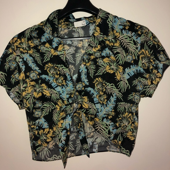 Aritzia Button Up Top - Picture 3 of 4